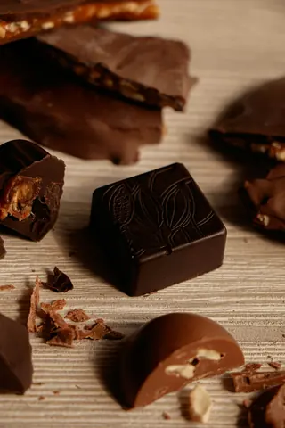 Pièces et morceaux de chocolat